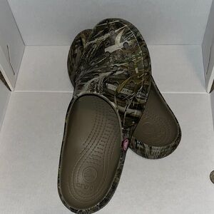 CROCS Woodland Pattern Clogs